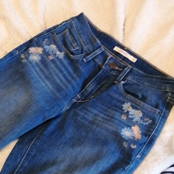 Embroidered Levi's - Picture 2 of 6